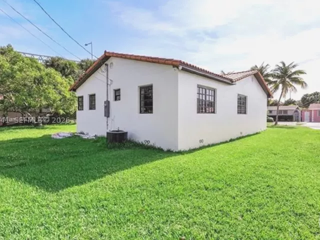 3-bedroom home for rent in Miami - 860 NW 17th Ct - MondialRealty