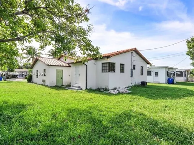 3-bedroom home for rent in Miami - 860 NW 17th Ct - MondialRealty