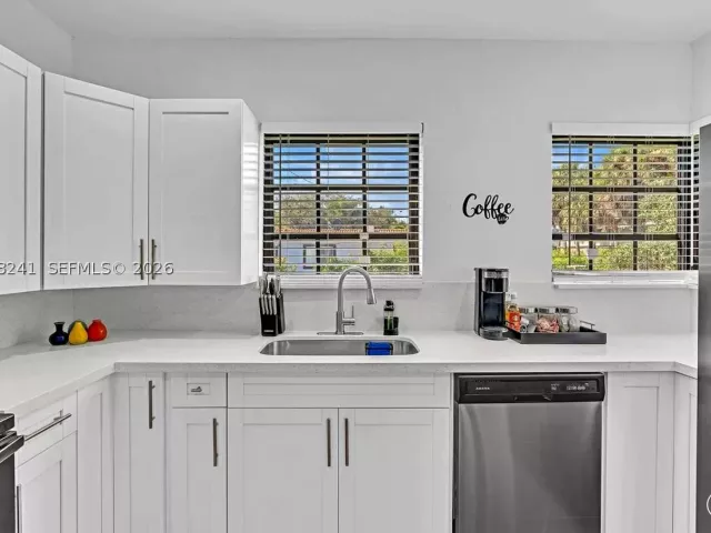 3-bedroom home for rent in Miami - 860 NW 17th Ct - MondialRealty