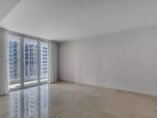 1-bedroom condo for rent in Miami - 801 Brickell Key Blvd 2108 - MondialRealty