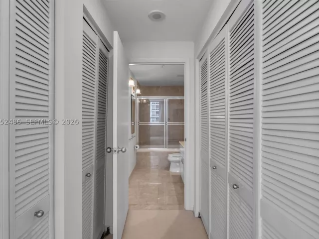 1-bedroom condo for rent in Miami - 801 Brickell Key Blvd 2108 - MondialRealty