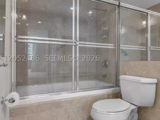 1-bedroom condo for rent in Miami - 801 Brickell Key Blvd 2108 - MondialRealty