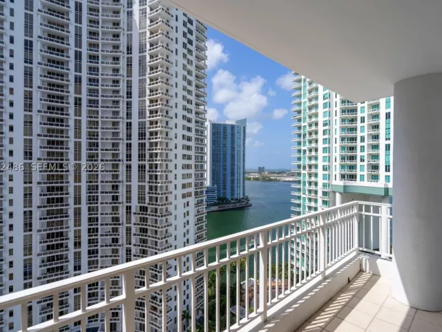 1-bedroom condo for rent in Miami - 801 Brickell Key Blvd 2108 - MondialRealty