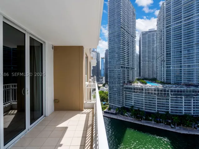 1-bedroom condo for rent in Miami - 801 Brickell Key Blvd 2108 - MondialRealty