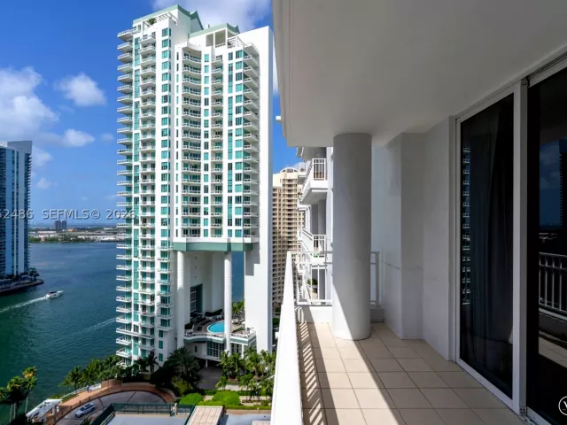 1-bedroom condo for rent in Miami - 801 Brickell Key Blvd 2108 - MondialRealty