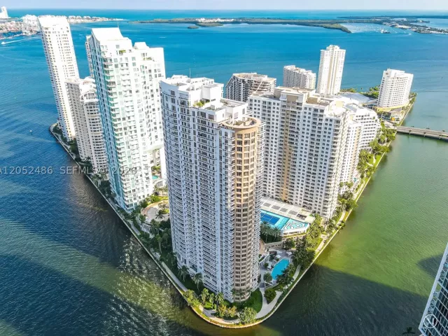 1-bedroom condo for rent in Miami - 801 Brickell Key Blvd 2108 - MondialRealty