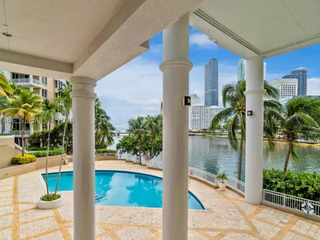 1-bedroom condo for rent in Miami - 801 Brickell Key Blvd 2108 - MondialRealty