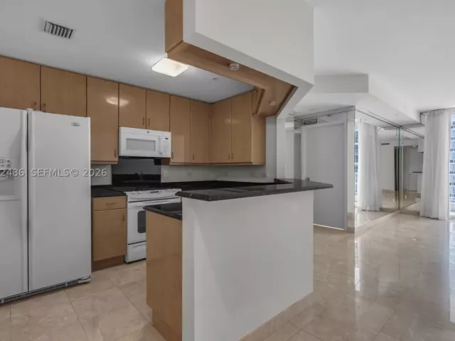 1-bedroom condo for rent in Miami - 801 Brickell Key Blvd 2108 - MondialRealty