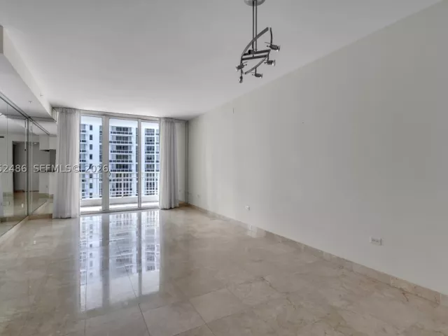 1-bedroom condo for rent in Miami - 801 Brickell Key Blvd 2108 - MondialRealty