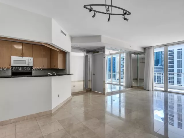 1-bedroom condo for rent in Miami - 801 Brickell Key Blvd 2108 - MondialRealty