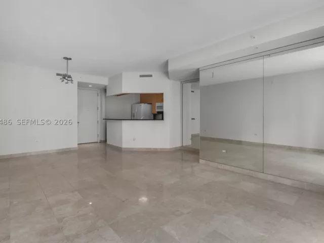 1-bedroom condo for rent in Miami - 801 Brickell Key Blvd 2108 - MondialRealty