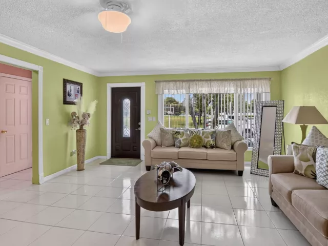 3-bedroom home for sale in Boca Raton - 22305 SW 57th Avenue - MondialRealty