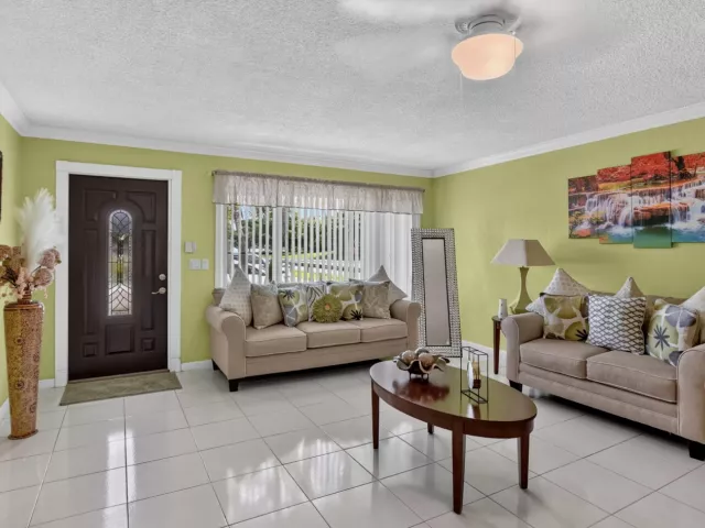 3-bedroom home for sale in Boca Raton - 22305 SW 57th Avenue - MondialRealty