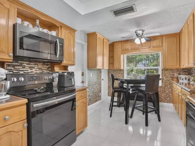 3-bedroom home for sale in Boca Raton - 22305 SW 57th Avenue - MondialRealty