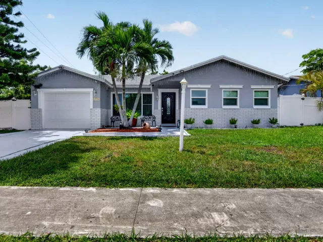 3-bedroom home for sale in Boca Raton - 22305 SW 57th Avenue - MondialRealty