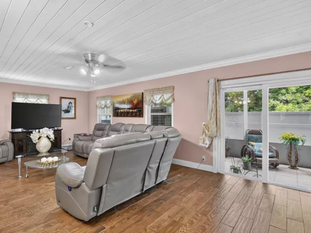 3-bedroom home for sale in Boca Raton - 22305 SW 57th Avenue - MondialRealty
