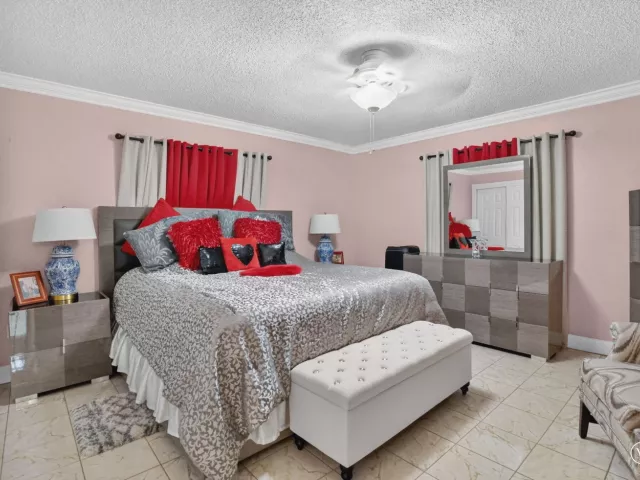 3-bedroom home for sale in Boca Raton - 22305 SW 57th Avenue - MondialRealty