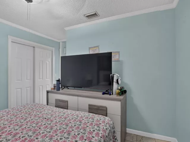 3-bedroom home for sale in Boca Raton - 22305 SW 57th Avenue - MondialRealty
