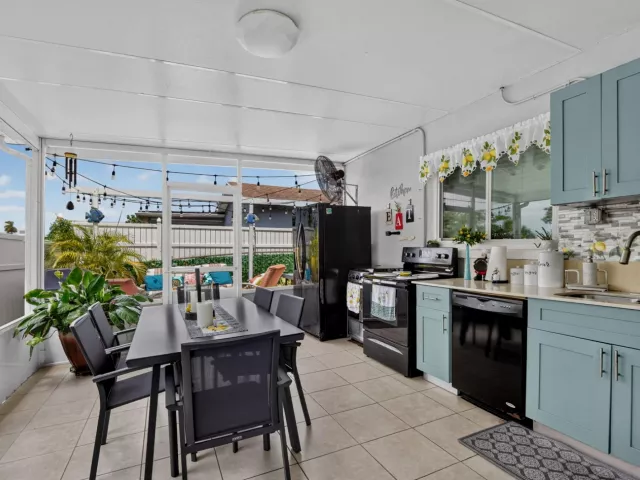 3-bedroom home for sale in Boca Raton - 22305 SW 57th Avenue - MondialRealty