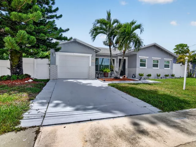 3-bedroom home for sale in Boca Raton - 22305 SW 57th Avenue - MondialRealty