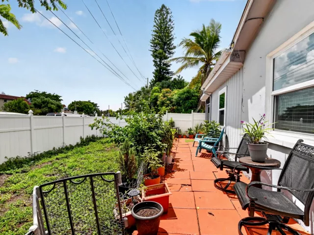 3-bedroom home for sale in Boca Raton - 22305 SW 57th Avenue - MondialRealty
