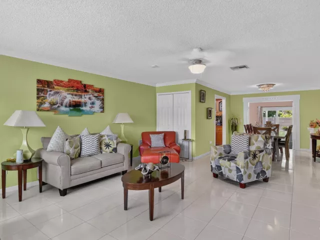 3-bedroom home for sale in Boca Raton - 22305 SW 57th Avenue - MondialRealty