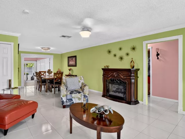 3-bedroom home for sale in Boca Raton - 22305 SW 57th Avenue - MondialRealty