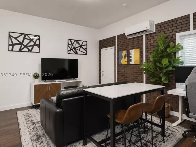 5-bedroom home for rent in Miami - 6790 SW 54th St - MondialRealty