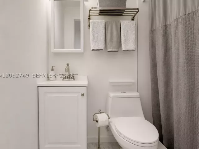 5-bedroom home for rent in Miami - 6790 SW 54th St - MondialRealty