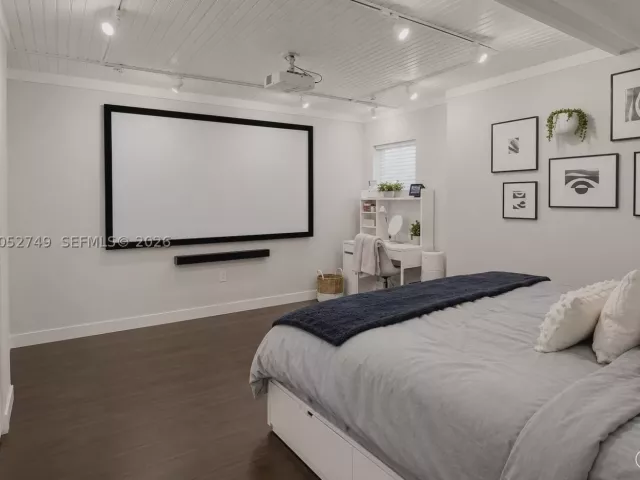 5-bedroom home for rent in Miami - 6790 SW 54th St - MondialRealty