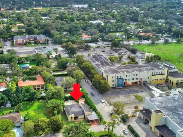 5-bedroom home for rent in Miami - 6790 SW 54th St - MondialRealty