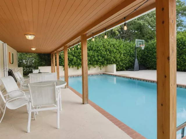 5-bedroom home for rent in Miami - 6790 SW 54th St - MondialRealty