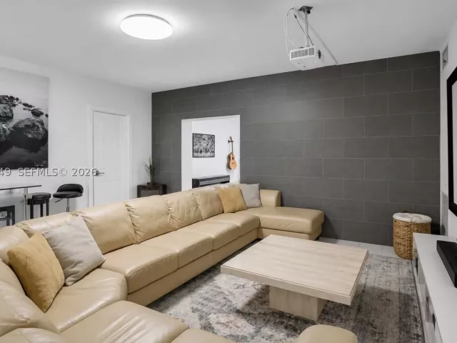 5-bedroom home for rent in Miami - 6790 SW 54th St - MondialRealty