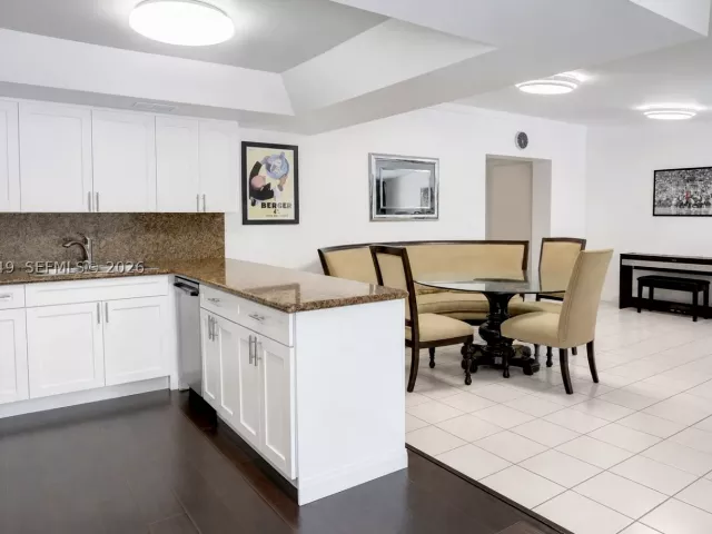 5-bedroom home for rent in Miami - 6790 SW 54th St - MondialRealty