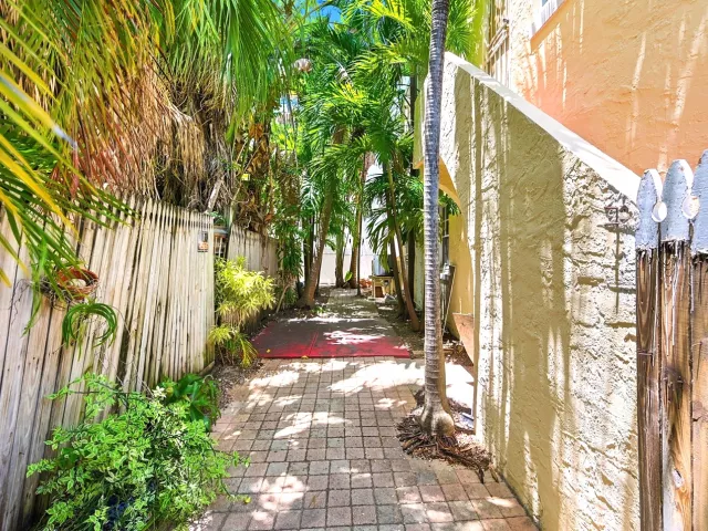 3-bedroom home for sale in Miami - 927 4th Street - MondialRealty