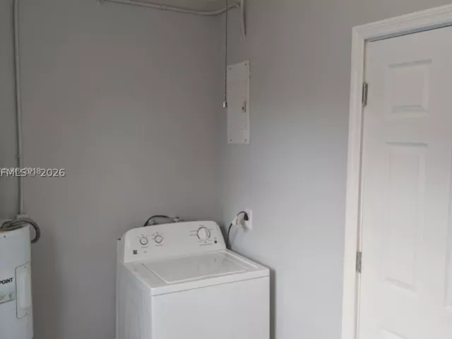 3-bedroom home for sale in Hollywood - 6461 Evans St - MondialRealty