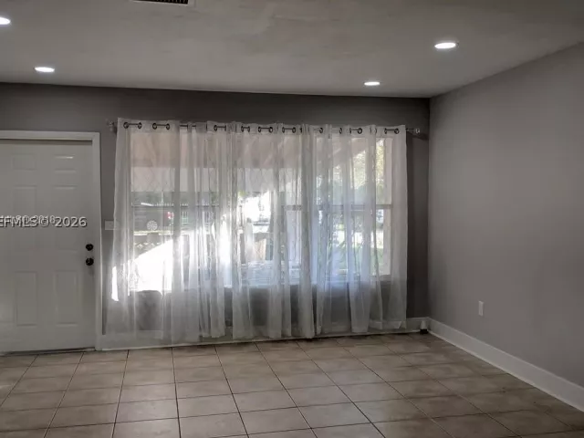 3-bedroom home for sale in Hollywood - 6461 Evans St - MondialRealty
