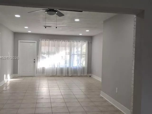 3-bedroom home for sale in Hollywood - 6461 Evans St - MondialRealty