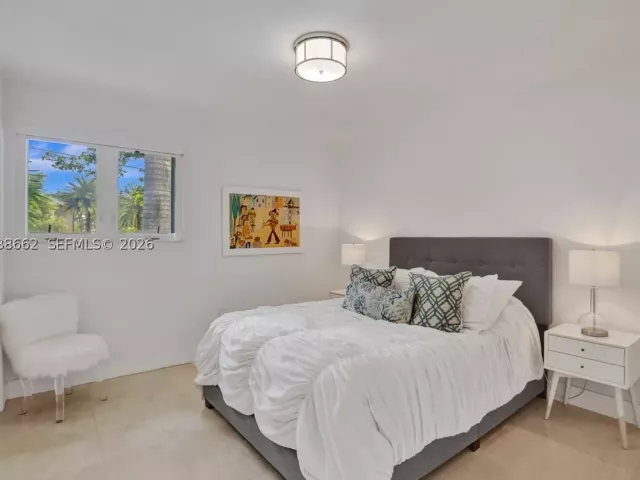 4-bedroom home for sale in Coral Gables - 1601 Lugo Ave - MondialRealty