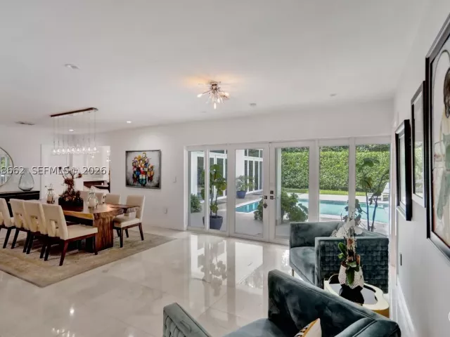 4-bedroom home for sale in Coral Gables - 1601 Lugo Ave - MondialRealty