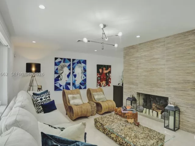 4-bedroom home for sale in Coral Gables - 1601 Lugo Ave - MondialRealty