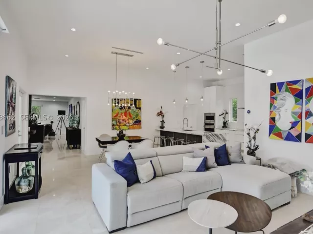 4-bedroom home for sale in Coral Gables - 1601 Lugo Ave - MondialRealty