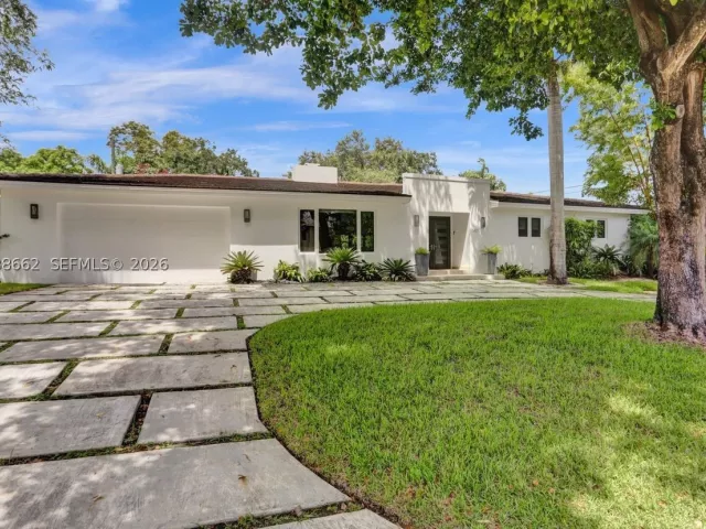 4-bedroom home for sale in Coral Gables - 1601 Lugo Ave - MondialRealty