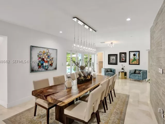 4-bedroom home for sale in Coral Gables - 1601 Lugo Ave - MondialRealty