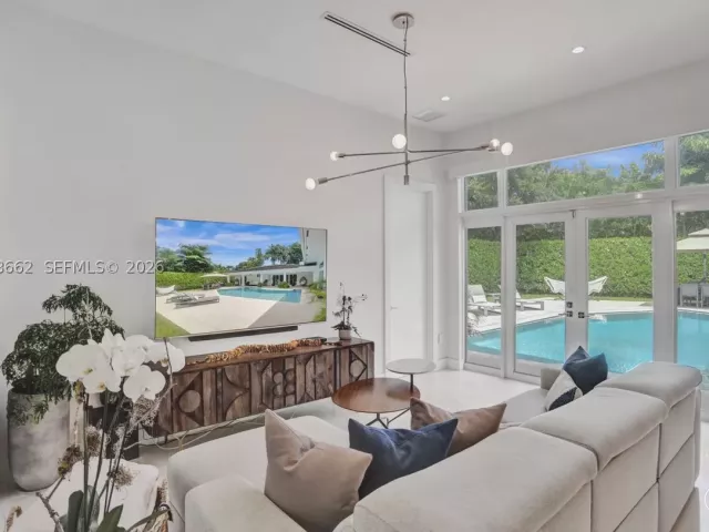4-bedroom home for sale in Coral Gables - 1601 Lugo Ave - MondialRealty