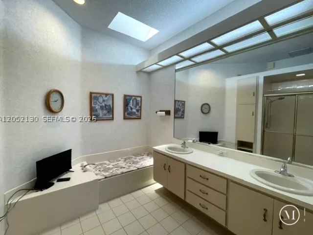 3-bedroom home for sale in West Palm Beach - 1020 Bear Island Dr - MondialRealty