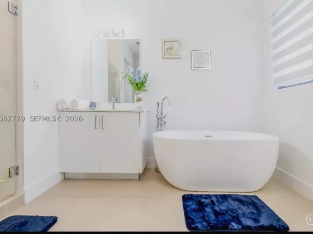 4-bedroom home for sale in Miami - 13218 SW 230th st - MondialRealty