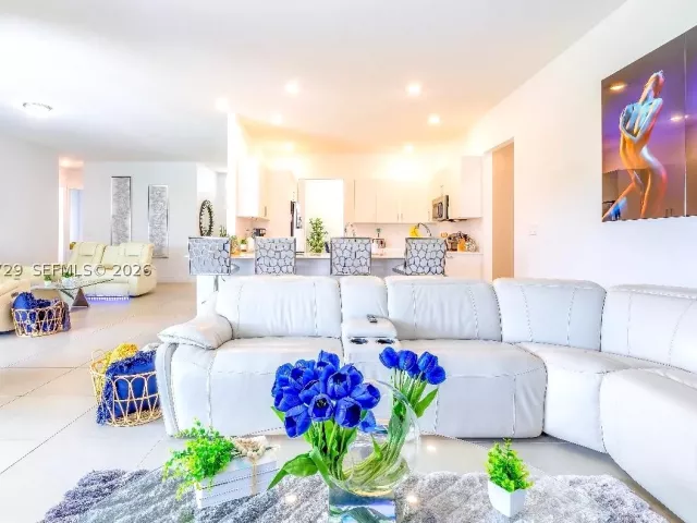 4-bedroom home for sale in Miami - 13218 SW 230th st - MondialRealty