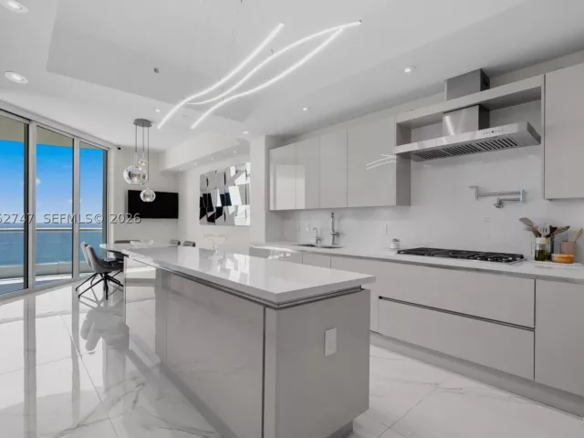 3-bedroom condo for sale in Sunny Isles Beach - 16047 Collins Ave 1703 - MondialRealty