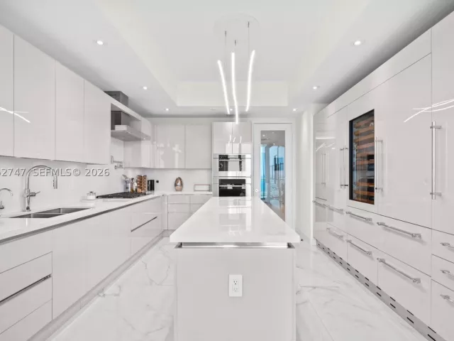 3-bedroom condo for sale in Sunny Isles Beach - 16047 Collins Ave 1703 - MondialRealty
